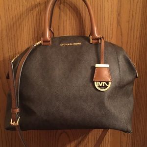Gorgeous authentic MK handbag